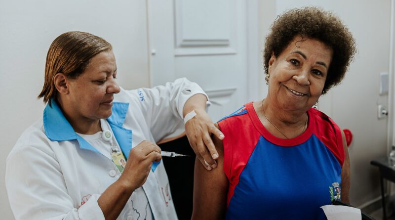 Maricá realiza vacinação contra a gripe em núcleos da Casa do Idoso